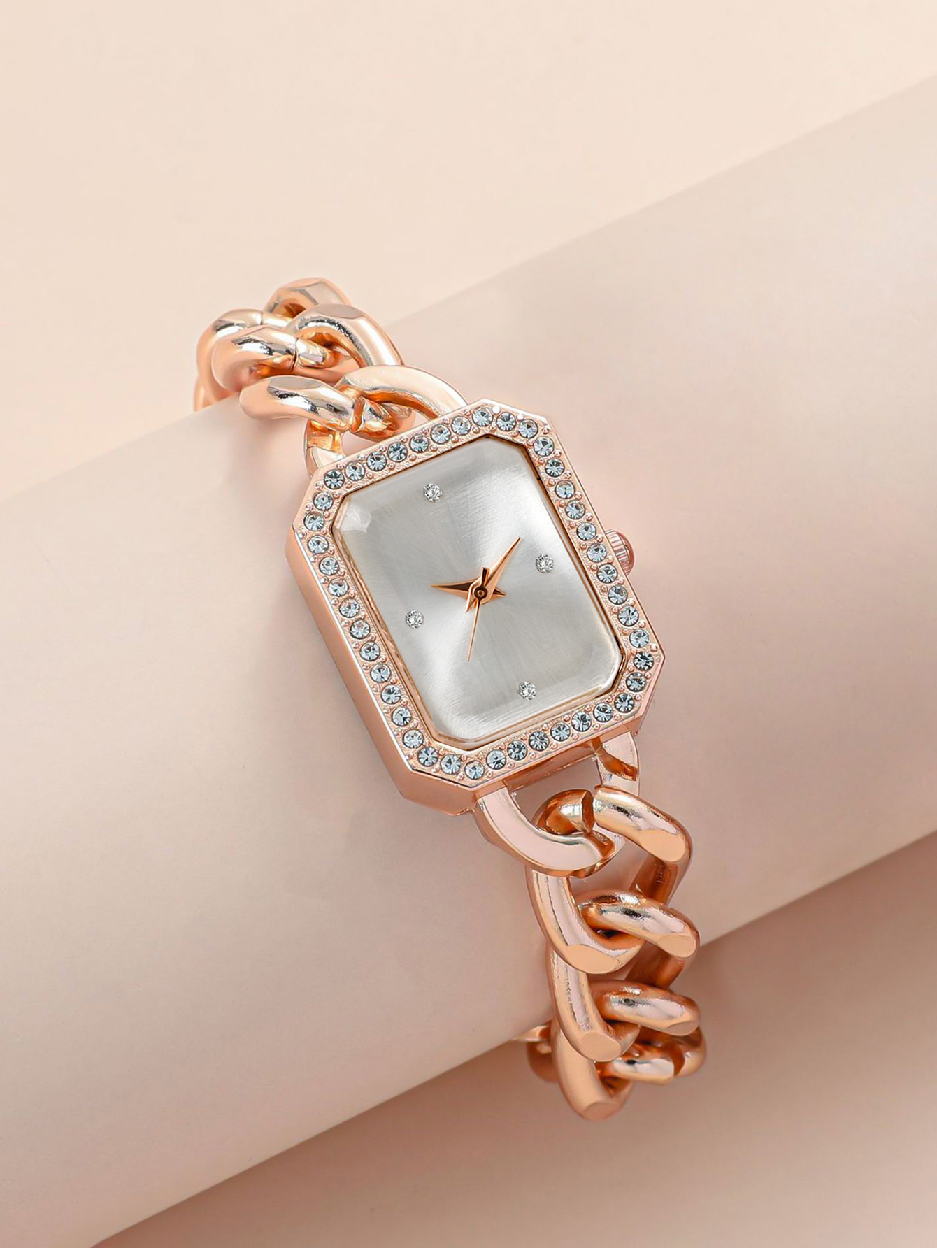 Mystery box contains 1randomco - Luxury Watch Hand recension och pris